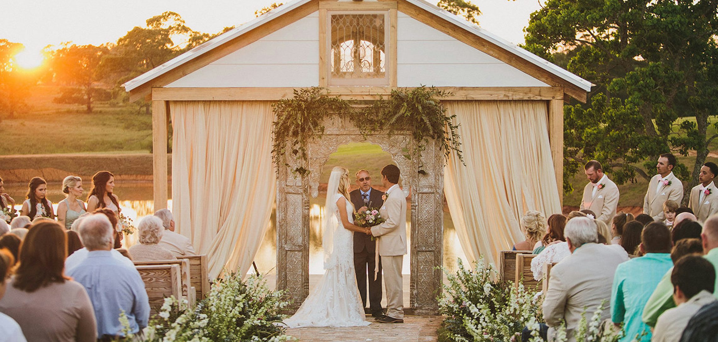 The New Rustic A Bride And Groom Embark On A New Wedding Venue